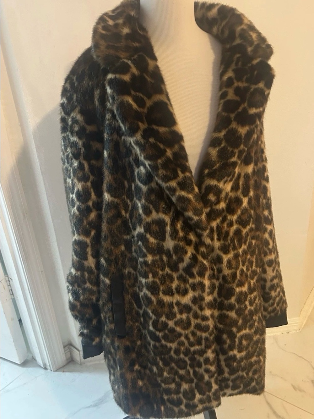 Elie Tahari Faux Fur Leopard Print Coat Jacket Faux Leather Trim L  Animal Glam - Picture 2 of 13